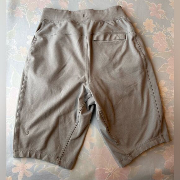Lululemon Sweat Short Men Small Gray Pockets Drawstring 11" inseam  EUC - Picture 2 of 9